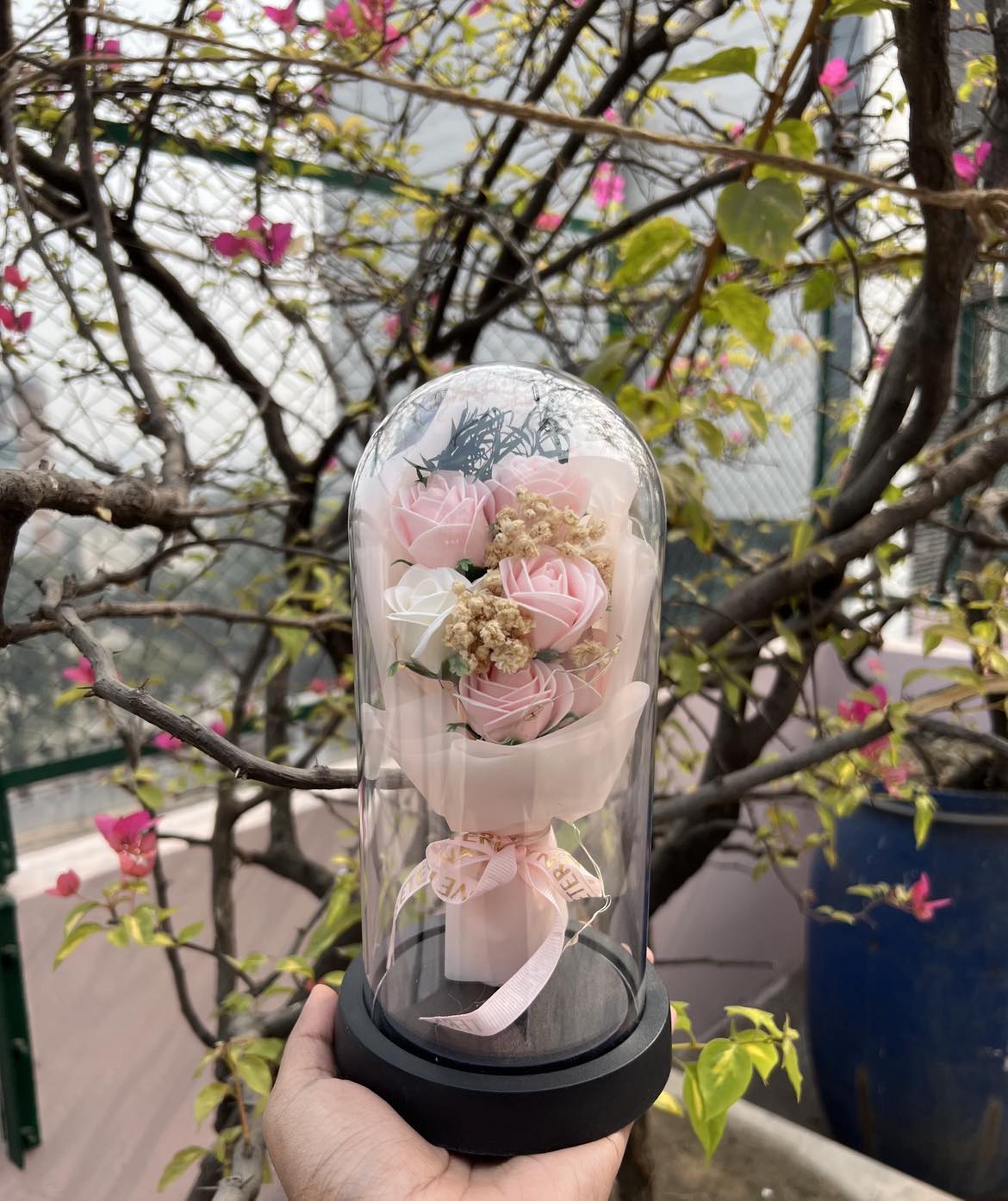 Forever LED Rose Bouquet in Acrylic Dome โ Perfect Romantic Gift & Decor