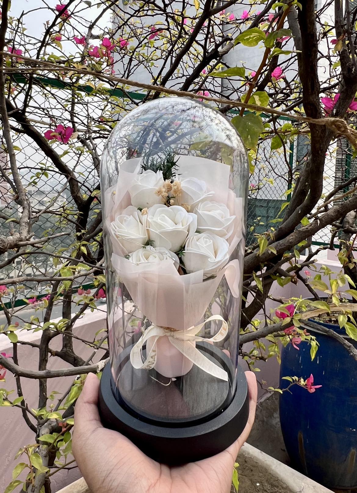 Forever LED Rose Bouquet in Acrylic Dome โ Perfect Romantic Gift & Decor